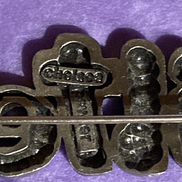 Chelsea pewter quilter brooch - Picture 3 of 4